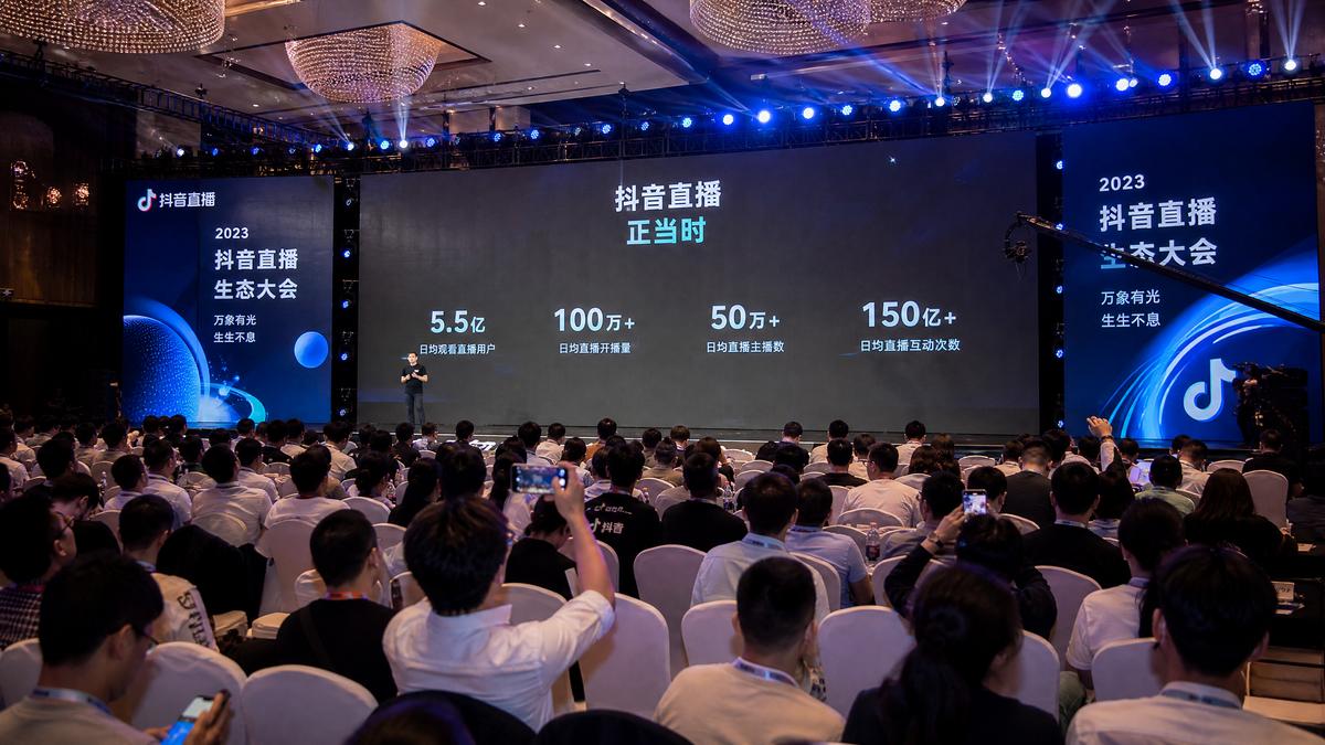 南京红姐南京红姐2026年度创作者大会圆满落幕，百位视频创作者获颁荣誉